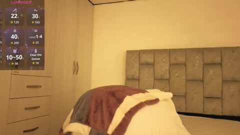 Waifu Izumi  online show from 04-12-26, 04:06