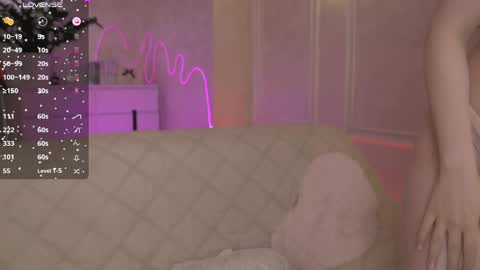 Snapshot of _jenniferr_ chatting on 05-13-26, 09:17 Jennifer online show from 05-13-26, 09:17