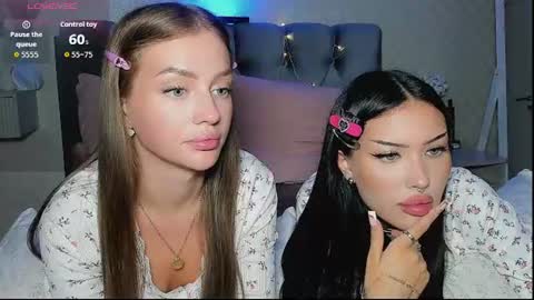 Snapshot of _jesslei_ chatting on 06-29-26, 04:40 Jess blond and Leila brunette online show from 06-29-26, 04:40
