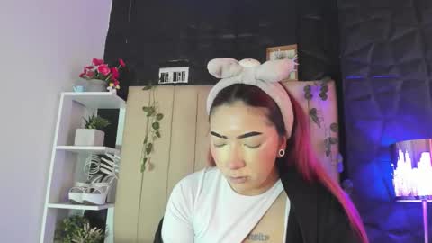 Mia online show from 02-04-26, 01:06