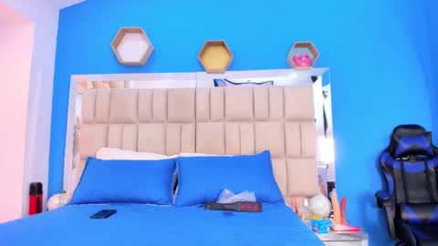 Snapshot of _johnson_alana chatting on 09-27-25, 12:32 _johnson_alana online show from 09-27-25, 12:32