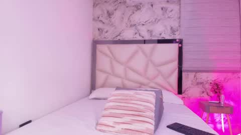 Kendall online show from 04-18-26, 03:10