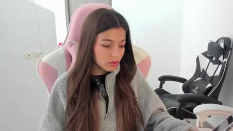 khloe sweet online show from 10-18-25, 01:12