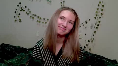 _kikiclark_ online show from 11-07-25, 09:04