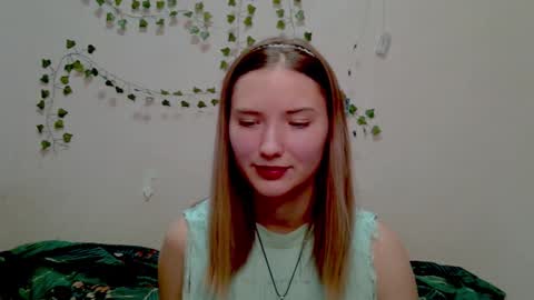 _kikiclark_ online show from 11-28-25, 09:06