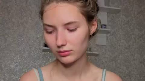 _kikiclark_ online show from 08-08-26, 07:38