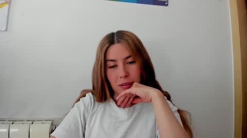 Snapshot of _kimikatt__ chatting on 02-26-25, 02:36  Kendall online show from 02-26-25, 02:36