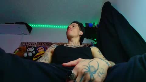 Snapshot of _kingshadows_ chatting on 05-25-26, 03:29 SHADOW online show from 05-25-26, 03:29