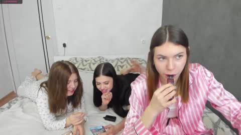 Molly   Emily online show from 02-16-25, 02:32