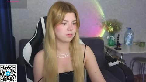 Molly   Emily online show from 04-19-26, 07:40