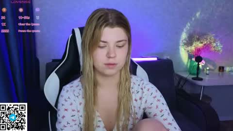 Snapshot of _kirieshka chatting on 04-22-26, 03:46 Molly Emily online show from 04-22-26, 03:46