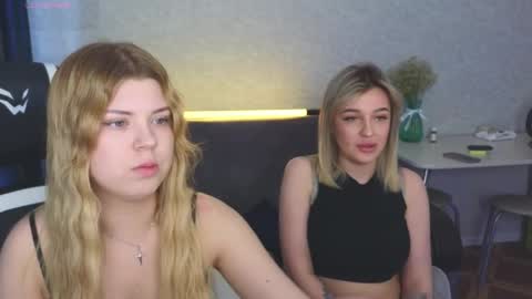 Snapshot of _kirieshka chatting on 04-26-26, 03:10 Molly Emily online show from 04-26-26, 03:10