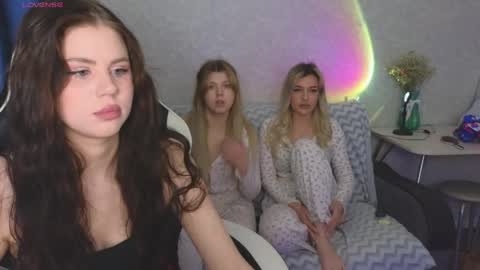 Snapshot of _kirieshka chatting on 04-28-26, 05:51 Molly Emily online show from 04-28-26, 05:51