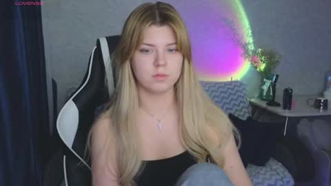 Snapshot of _kirieshka chatting on 04-30-26, 09:30 Molly Emily online show from 04-30-26, 09:30
