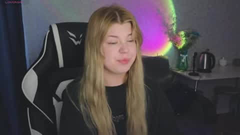 Snapshot of _kirieshka chatting on 05-05-26, 02:08 Molly Emily online show from 05-05-26, 02:08
