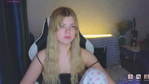 Snapshot of _kirieshka chatting on 05-17-26, 08:38 Molly Emily online show from 05-17-26, 08:38