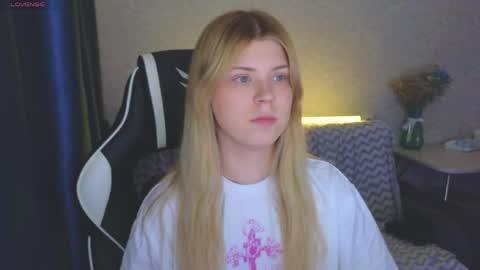 Snapshot of _kirieshka chatting on 05-27-26, 08:28 Molly Emily online show from 05-27-26, 08:28