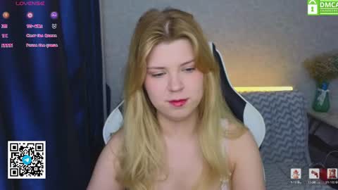 Snapshot of _kirieshka chatting on 06-15-26, 04:53 Molly Emily online show from 06-15-26, 04:53