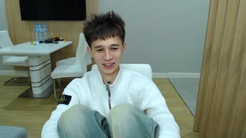 Snapshot of _kurt chatting on 12-11-24, 12:02 Kurt online show from 12-11-24, 12:02