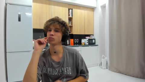 Snapshot of _kurt chatting on 10-14-25, 12:44 Kurt online show from 10-14-25, 12:44