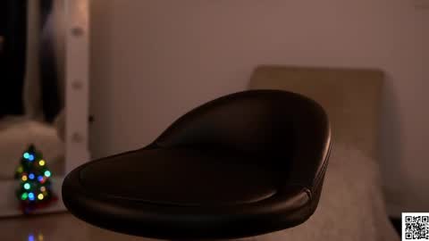 Snapshot of _lady_di chatting on 12-17-24, 03:50 Not on OF Some stuff for sale  online show from 12-17-24, 03:50