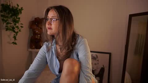 Snapshot of _lady_di chatting on 10-18-25, 03:42 Not on OF Some stuff for sale  online show from 10-18-25, 03:42