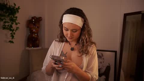 Snapshot of _lady_di chatting on 10-23-25, 03:28 Not on OF Some stuff for sale  online show from 10-23-25, 03:28