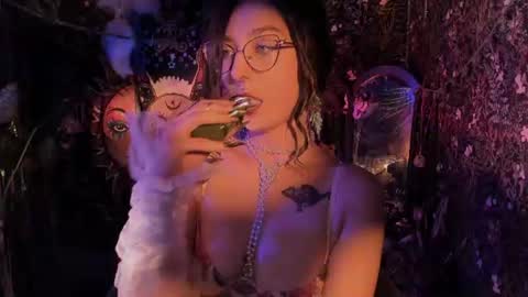 Snapshot of _lady_luna_ chatting on 07-30-26, 11:15 Lady Luna online show from 07-30-26, 11:15