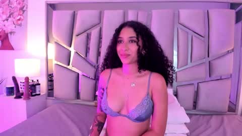 Lanna  online show from 01-14-25, 05:34