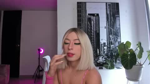 Snapshot of _lapetitemort_ chatting on 11-04-25, 06:40 Agatha Arias IG lapetitemort 1 online show from 11-04-25, 06:40