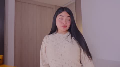 Snapshot of _lasuescun chatting on 02-04-25, 12:40 Alejandra suescun online show from 02-04-25, 12:40