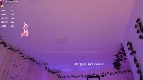 Laura online show from 02-11-25, 01:41