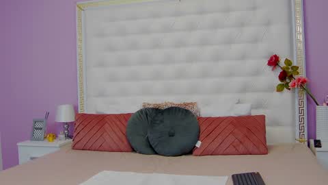 Lena Paul online show from 01-27-25, 06:09