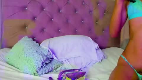 Snapshot of _lexx1e chatting on 10-08-25, 02:04 _lexx1e online show from 10-08-25, 02:04