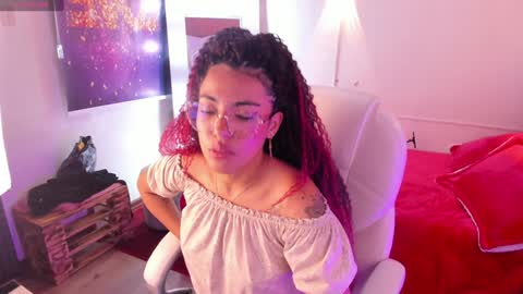 Snapshot of _lili_rose chatting on 01-28-25, 08:26 Lili online show from 01-28-25, 08:26