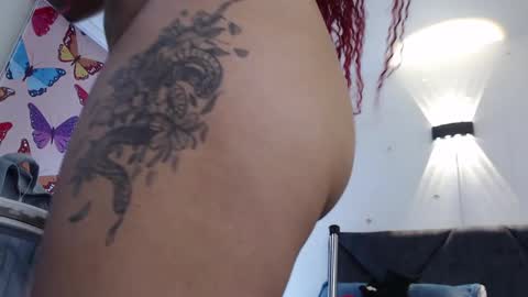 Snapshot of _lili_rose chatting on 02-25-25, 09:24 Lili online show from 02-25-25, 09:24