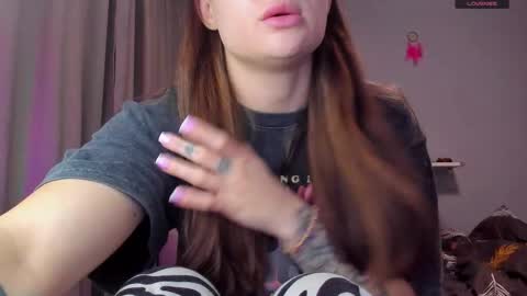 Snapshot of _lorra chatting on 09-26-25, 06:12 _lorra online show from 09-26-25, 06:12