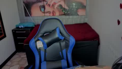 Lucia online show from 02-15-26, 01:09