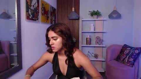 Snapshot of _lucy_grey chatting on 05-19-26, 11:05 Lucy online show from 05-19-26, 11:05