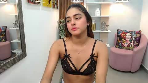 Snapshot of _lucy_grey chatting on 06-03-26, 02:33 Lucy online show from 06-03-26, 02:33