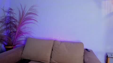 Snapshot of _luna_dupont_ chatting on 12-18-24, 08:14  Luna  online show from 12-18-24, 08:14