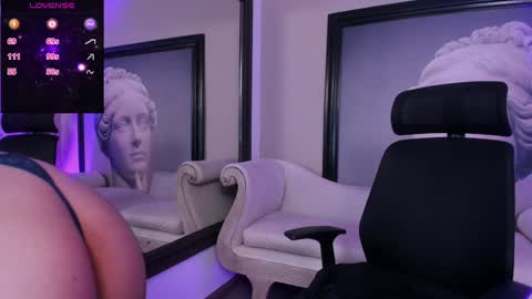 Snapshot of _luna_dupont_ chatting on 01-23-25, 11:48  Luna  online show from 01-23-25, 11:48