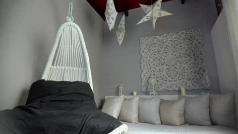 Snapshot of _luna_dupont_ chatting on 02-02-25, 02:34  Luna  online show from 02-02-25, 02:34