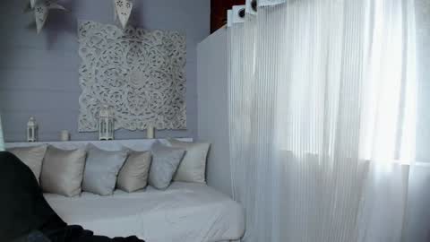 Snapshot of _luna_dupont_ chatting on 02-03-25, 12:25  Luna  online show from 02-03-25, 12:25