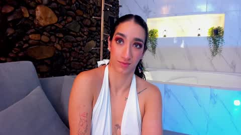 Snapshot of _luna_dupont_ chatting on 02-04-25, 03:15  Luna  online show from 02-04-25, 03:15