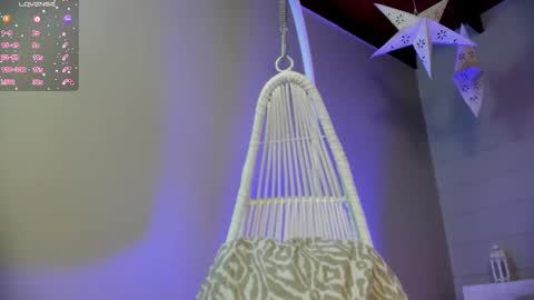 Snapshot of _luna_dupont_ chatting on 02-24-25, 11:43  Luna  online show from 02-24-25, 11:43