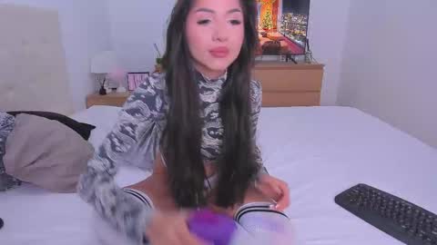 Lynna online show from 12-01-25, 10:26