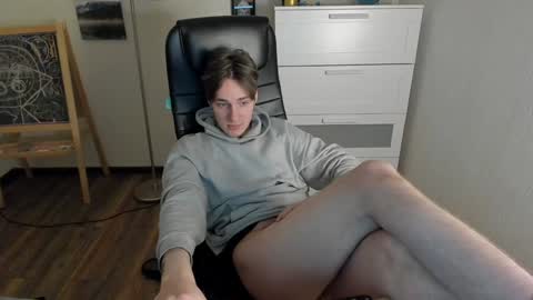 Snapshot of _maelstrom_ chatting on 12-27-24, 07:24 _maelstrom_ online show from 12-27-24, 07:24