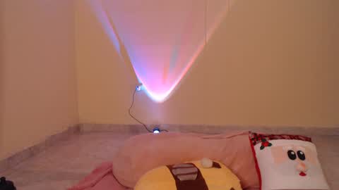 Snapshot of _maiahairy_ chatting on 12-09-24, 12:45 Maia online show from 12-09-24, 12:45