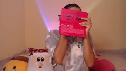 Snapshot of _maiahairy_ chatting on 12-10-24, 10:58 Maia online show from 12-10-24, 10:58
